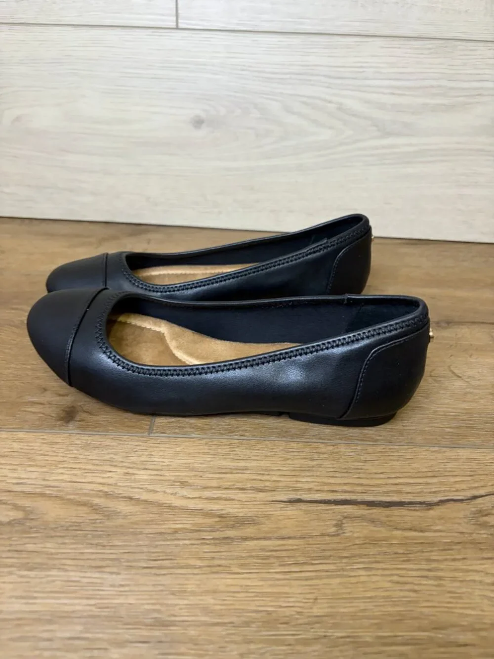 Giani Bernini Women's Taylee Memory Foam Cap Toe Ballet Flats Size 5.5M